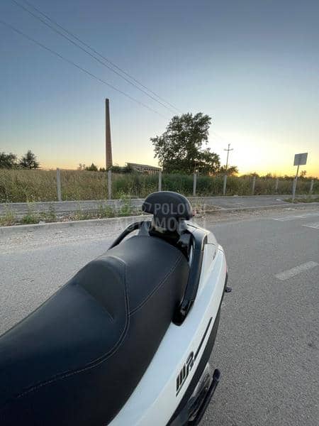 Piaggio mp3 lt B kategorija