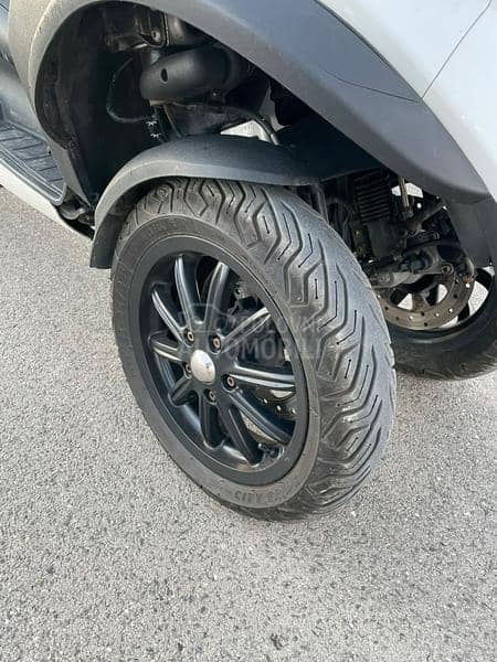 Piaggio mp3 lt B kategorija