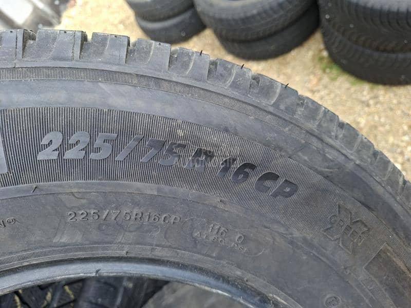 Michelin 225/75 R16 Zimska