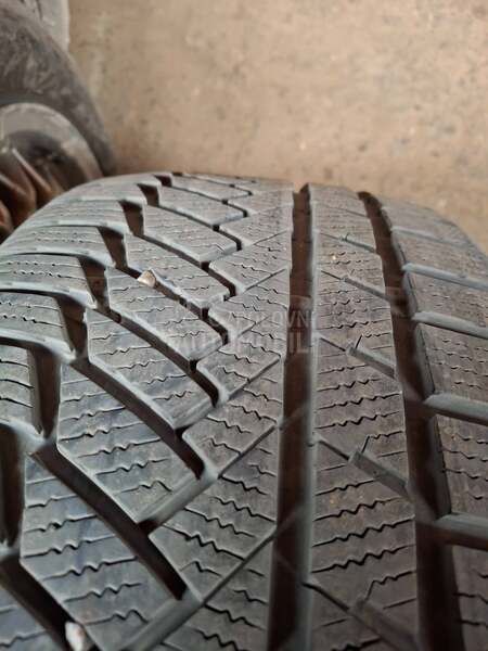 Continental 245/40 R18 Zimska