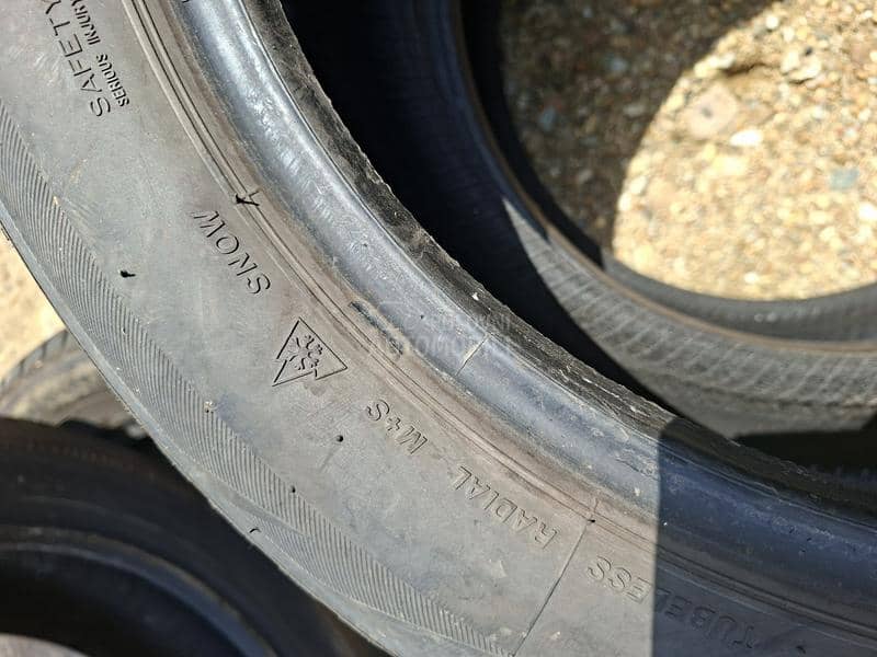 Bridgestone 205/55 R16 Zimska