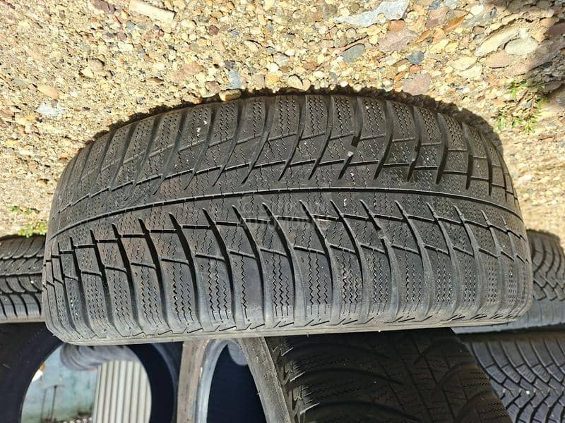 Bridgestone 205/55 R16 Zimska