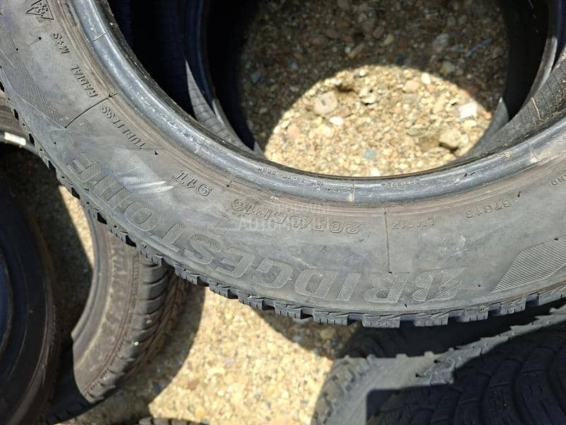 Bridgestone 205/55 R16 Zimska