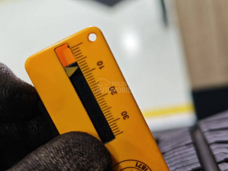 Continental 215/55 R17 Zimska