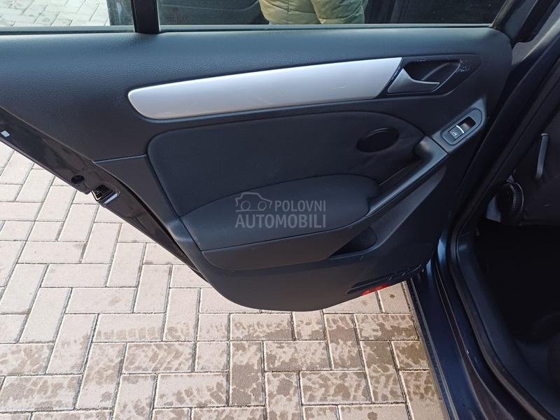 Volkswagen Golf 6 1.6 tdi highline
