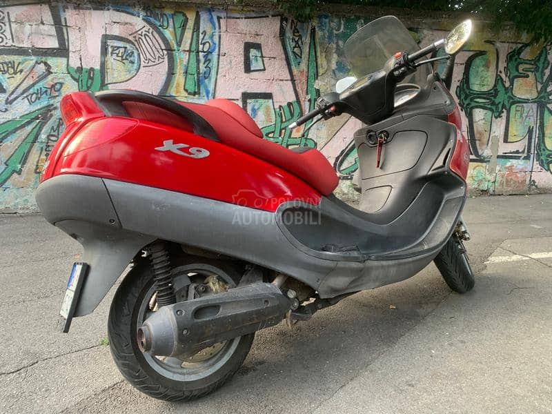 Piaggio X9