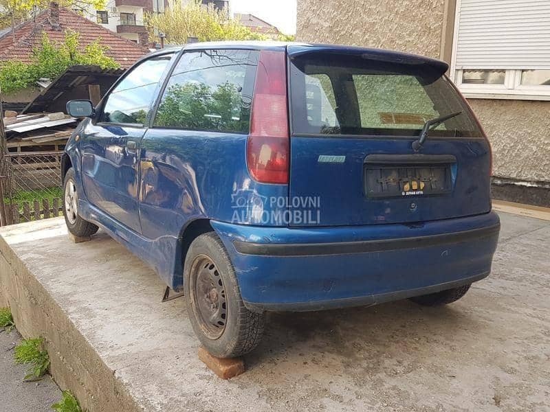 Fiat Punto 1.2b 1996. god. -  kompletan auto u delovima