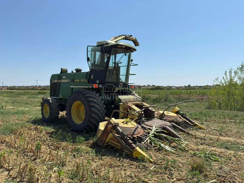 John Deere 6810
