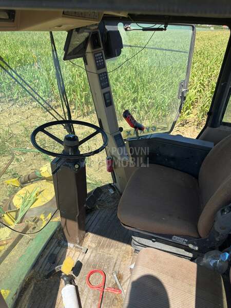 John Deere 6810