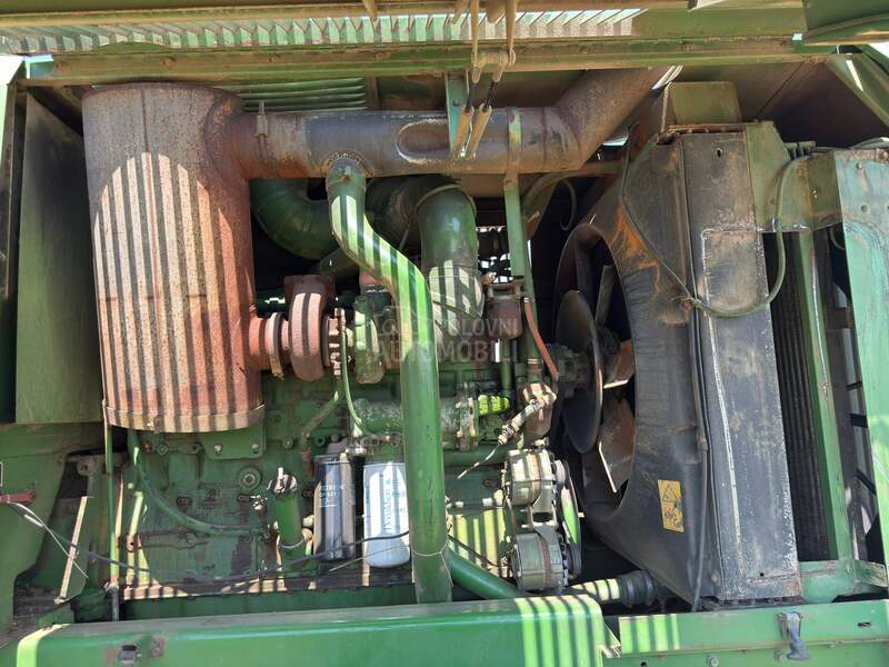 John Deere 6810
