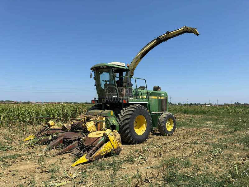 John Deere 6810