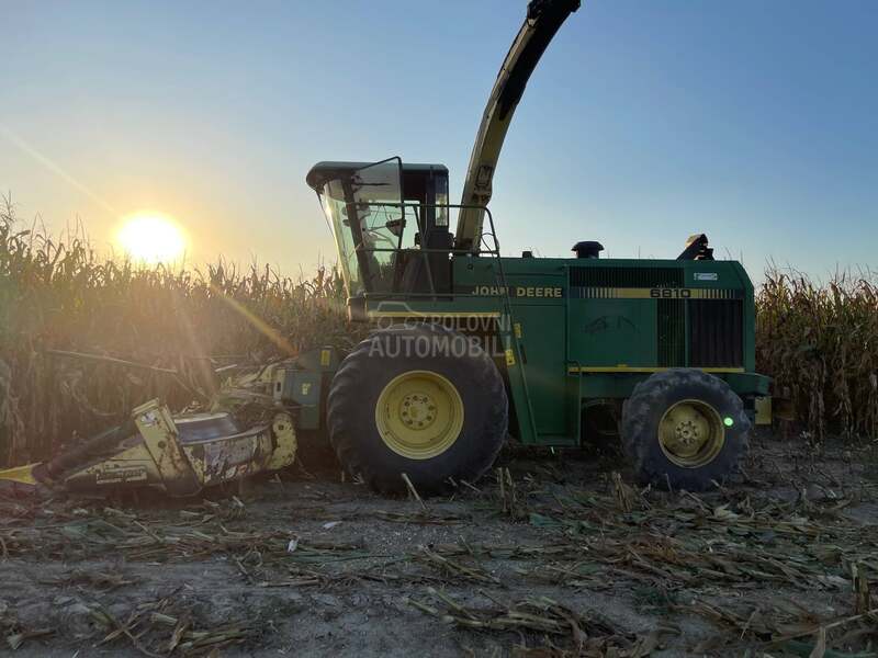 John Deere 6810