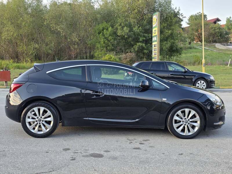 Opel Astra J GTC