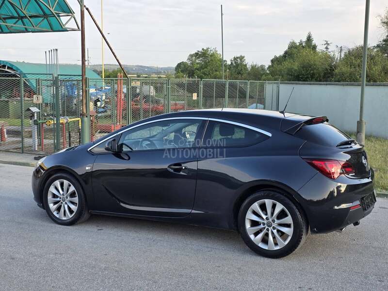 Opel Astra J GTC