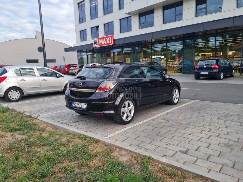 Opel Astra H GTC Cosmo / 1.9CDTI