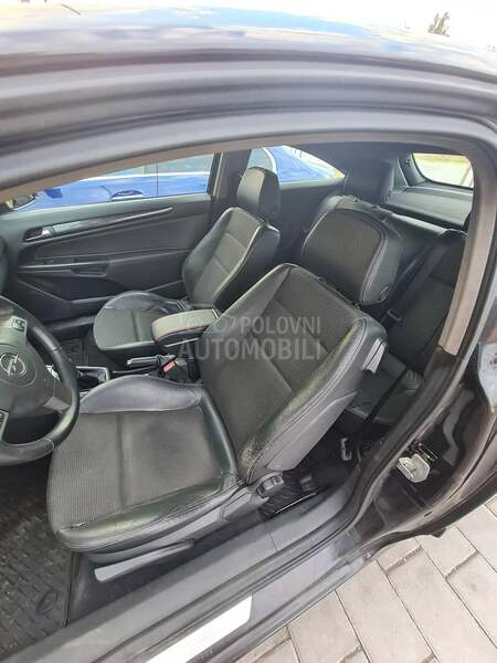 Opel Astra H GTC Cosmo / 1.9CDTI