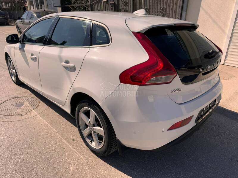 Volvo V40 