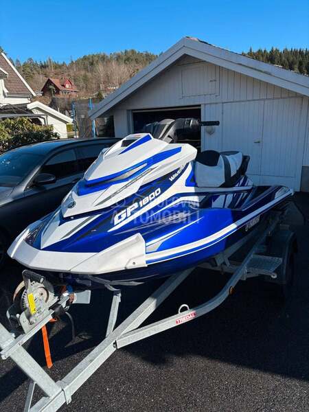 Yamaha GP 1800