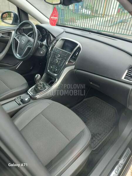 Opel Astra J 