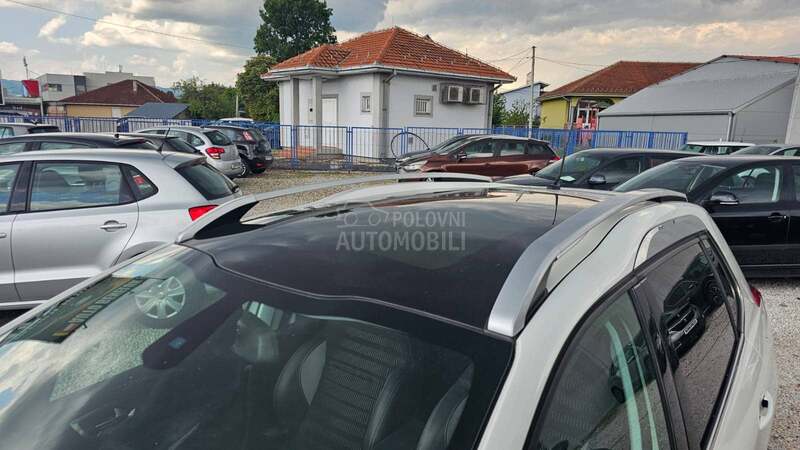 Peugeot 2008 1.6 HDI Allure pano