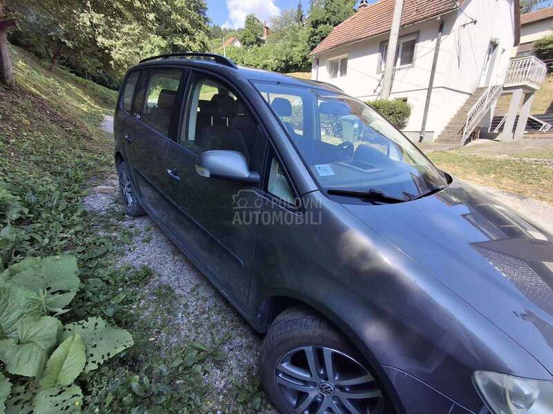 Volkswagen Touran -  kompletan auto u delovima