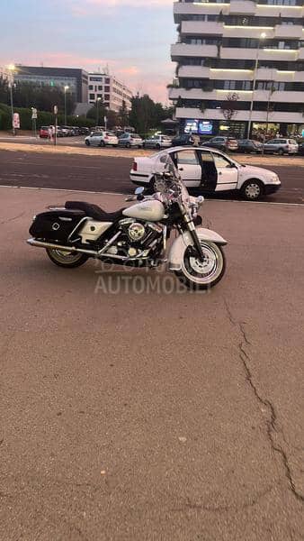 Harley Davidson dyne super glide