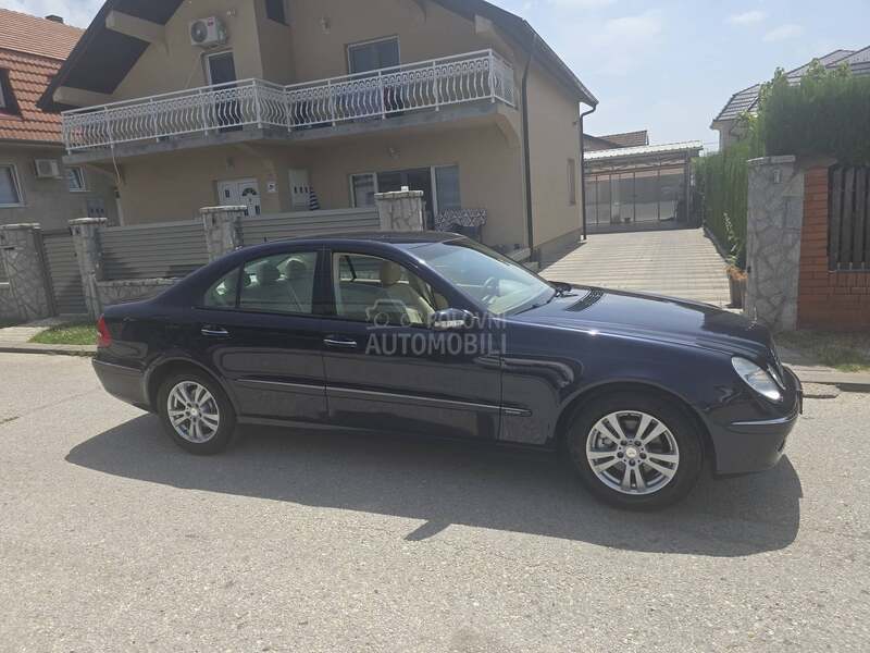 Mercedes Benz E 220 ELEGANCE