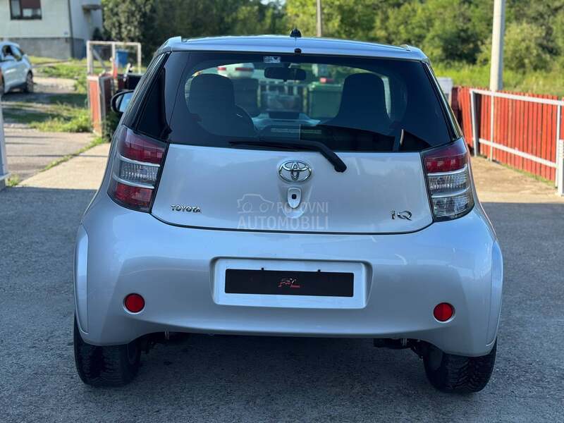 Toyota iQ 