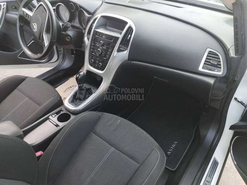 Opel Astra J 1.6 TURBO