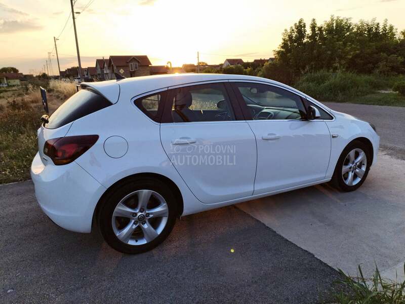 Opel Astra J 1.6 TURBO