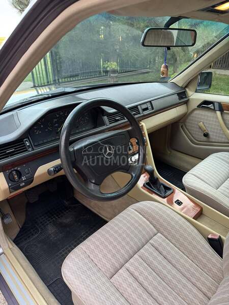 Mercedes Benz W124 200D