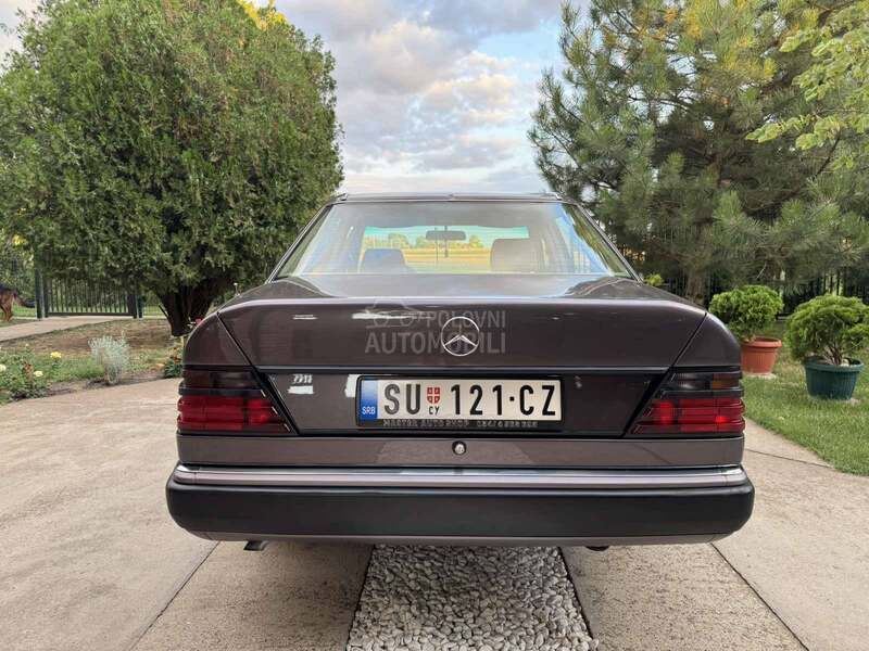 Mercedes Benz W124 200D