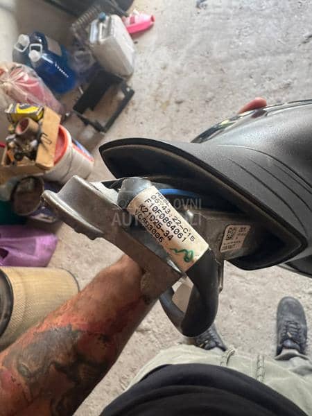 Vozacev levi retrovizor