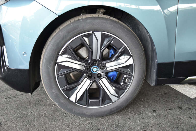 BMW iX xDrive 40
