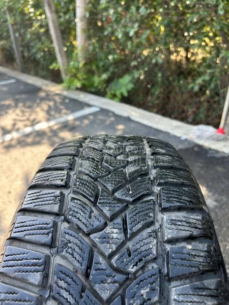 Dunlop 215/60 R16 Zimska