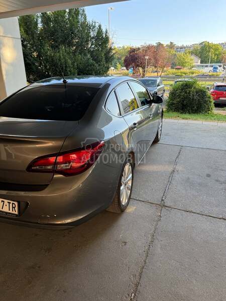 Opel Astra J 1.6