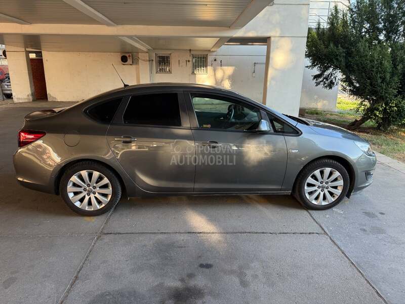 Opel Astra J 1.6
