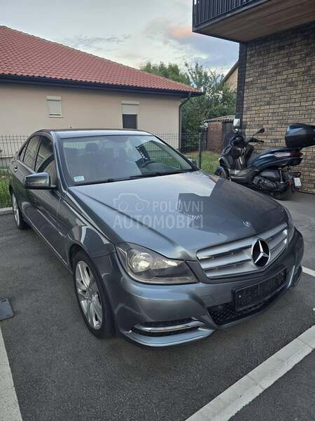 Mercedes Benz C 180 AVANTGARDE