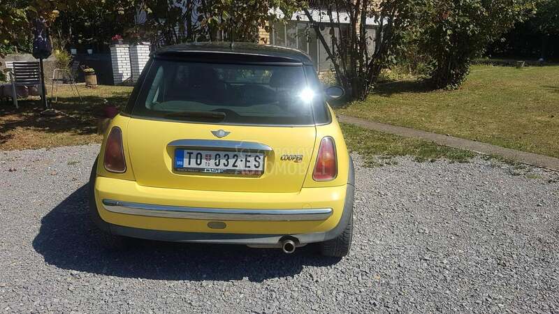 MINI Cooper on