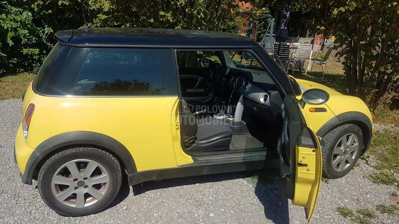 MINI Cooper on