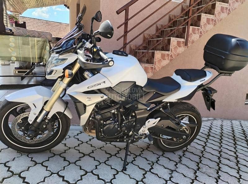 Suzuki GSR 750