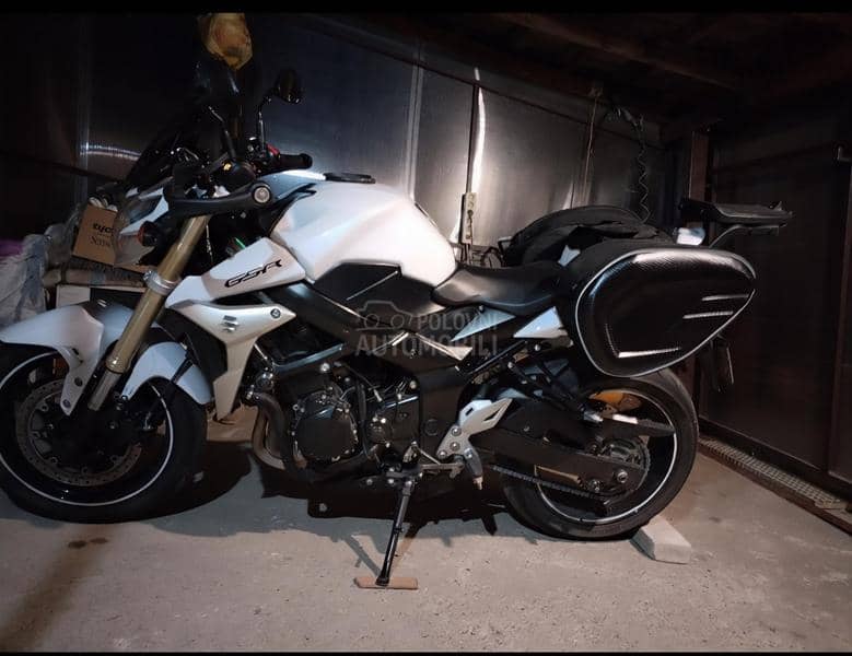 Suzuki GSR 750