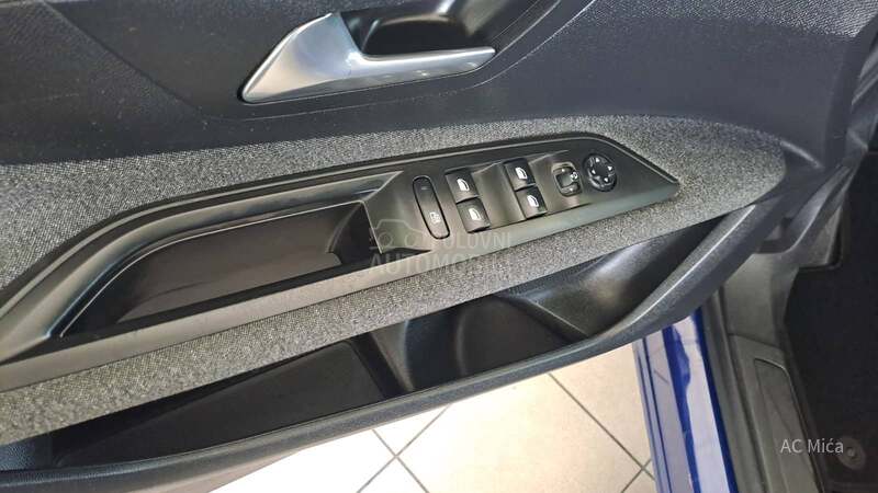 Peugeot 3008 1.5 BLU NAV ALU KAM