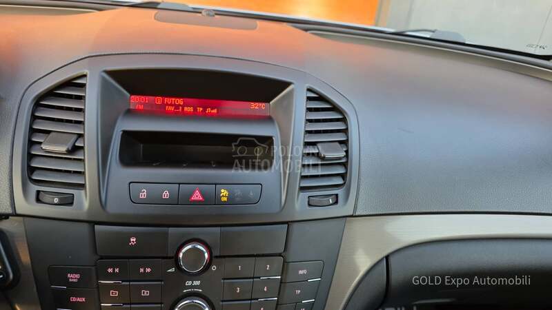Opel Insignia 2.0 CDTi SPORT-XENON