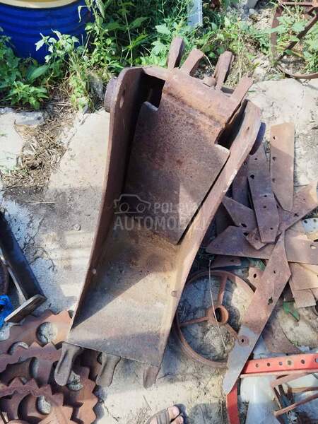 JCB Kašika sa čistačem 30cm