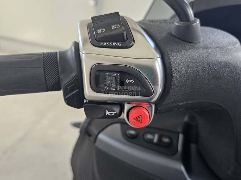 Piaggio MP3 300 hpe B kategorija