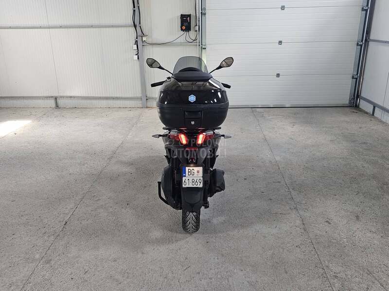 Piaggio MP3 300 hpe B kategorija