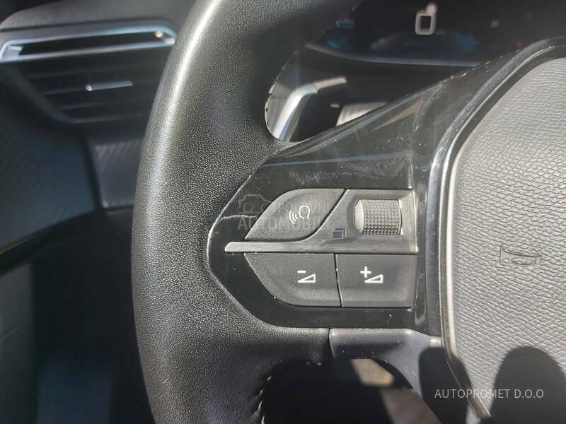 Peugeot 2008 Allure 1.2T AT
