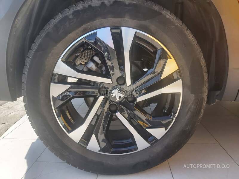 Peugeot 2008 Allure 1.2T AT