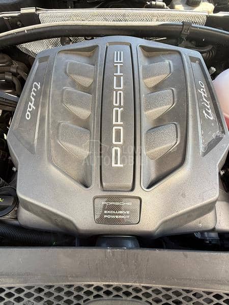 Porsche Macan TURBO